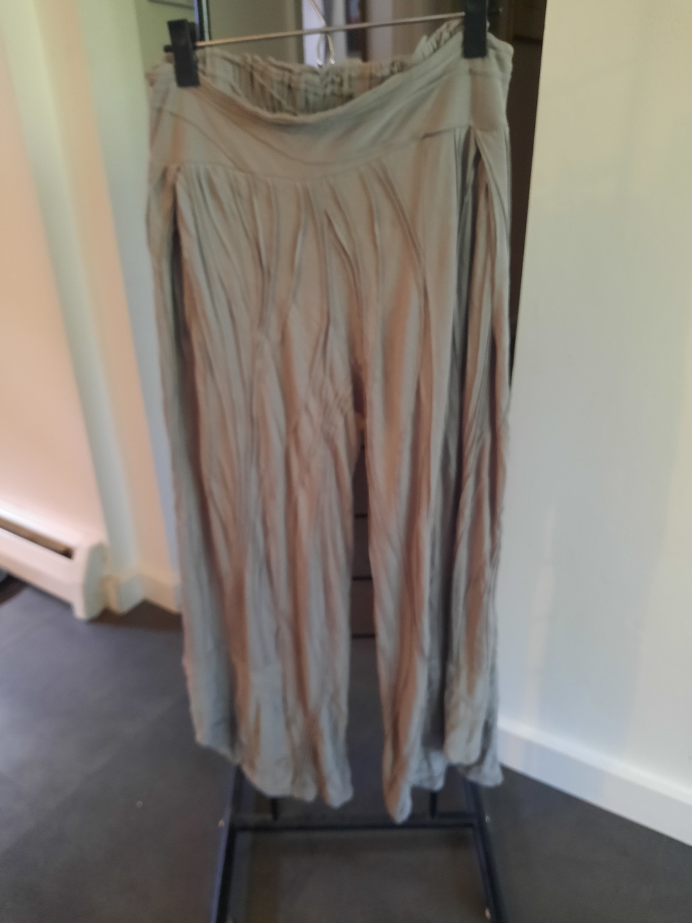 Pleated Lagenlook Pants in Light Gray